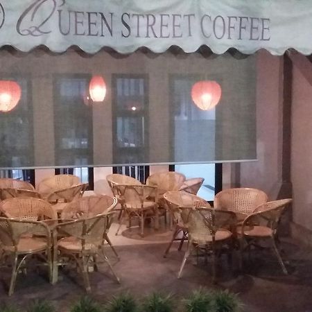 クイーン シティ ホテル バンジ ャ ルマシン エクステリア 写真